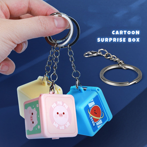 Llavero de Plástico 3D Estereoscópico con Forma de Bomba Explosiva, Astronauta Sorpresa, Muñeco de Dibujos Animados, Lindo Colgante Creativo Pequeño para Aliviar el Estrés - Product Image 4