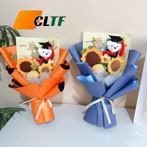 Oso Creativo con Birrete de Doctorado, Oso de Graduación Hecho a Mano con Ganchillo, Ramo de Girasoles Tejido, Oso de Licenciatura con Birrete de Doctorado - Product Image 1