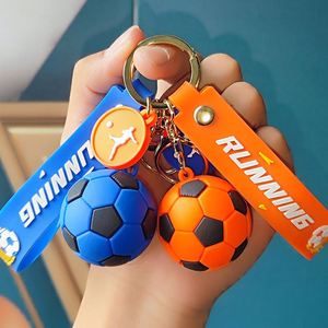 พวงกุญแจซิลิโคนรูปฟุตบอลขนาดใหญ่ ดีไซน์สร้างสรรค์ น่ารัก ทันสมัย เหมาะสำหรับคู่รัก ใช้กับกุญแจรถหรือกระเป๋า - Product Image 2