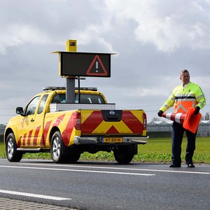 Construcción de carreteras P10 Color ámbar Montaje en camión VMS Pantalla LED montada en vehículo <span class=keywords><strong>Señal</strong></span> de masaje variable - Product Image 3