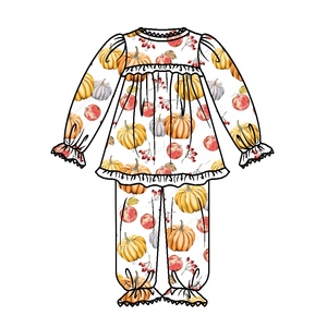 طقم بيجامات نوم للبنات الصغيرات بتصميم مكشكش وسموكينج لطيف من حرير الحليب المصقول، بجودة عالية وتطريز مخصص - Product Image 4