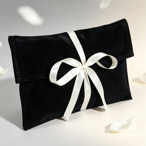 Pochette de luxe en velours noir style enveloppe avec nœud en satin blanc, sac cadeau personnalisé en tissu pour bijoux, cosmétiques et emballages cadeaux - Product Image 2