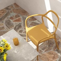 Ensemble de table et de chaises de jardin en plastique moderne, durable et écologique pour une utilisation en parc