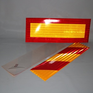 135Mm * 565Mm Khả Năng Hiển Thị Cao Vật Liệu PET Hình Chữ Nhật/Sọc Hình Dạng Tấm Phản Quang Cho An Toàn Chevron - Product Image 5