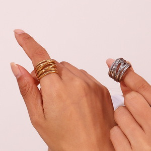 Bague large européenne et américaine torsadée texturée en acier inoxydable, haut de gamme, tendance, empilable, décorative pour femme - Product Image 4