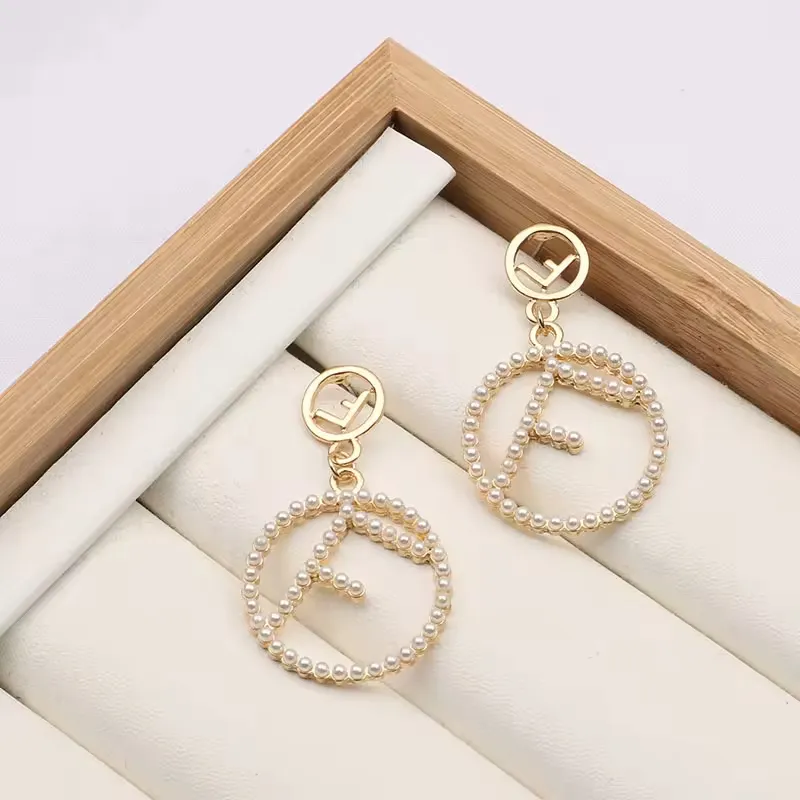 Mode baru anting F huruf desainer merek model Perancis anting mutiara lingkaran geometris untuk wanita Aksesori perhiasan