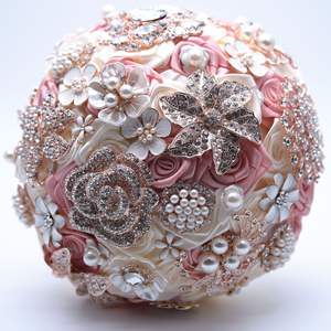 A-964 Moderno <span class=keywords><strong>Bouquet</strong></span> da Damigella con Fiori in Schiuma, Diamanti e Strass, <span class=keywords><strong>Bouquet</strong></span> da Sposa in Raso Dorato con Rose di Cristallo - Product Image 4