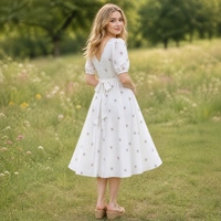 Robe midi élégante à imprimé floral pour femme, col en V, manches courtes, taille nouée, coupe trapèze, décontractée pour l'été
