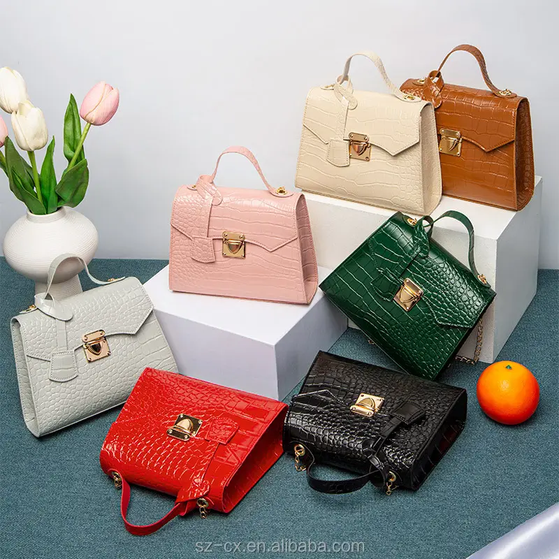 2022 Fashion Girl Small Square PU Leather Solid Color Gold Chain Strap Single Shoulder Messenger Bag Ladies Women Purse Handbag