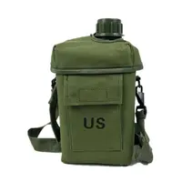 Botella de agua de plástico para acampar al aire libre, cantimplora militar para beber con cubierta, 2L, grande, ejército, verde, para senderismo, novedad