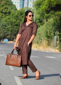 Nouveau Look Fency Style indien coton mélangé Kurtis et pantalon ensemble pour femmes Salwar Kameez Style meilleur prix de gros - Product Image 5