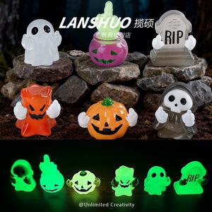 Figura de fantasma 3D de Halloween, decoración en miniatura de resina, adorno de escritorio para interiores, brilla en la oscuridad, tema de calavera de calabaza - Product Image 2