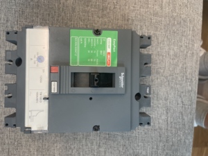 Interruptor Automático Enclavado EasyPact CVS160F (Interruptor de Aire) - Product Image 4