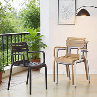 Chaises en plastique modernes et minimalistes multifonctionnelles pour la maison, chaises de salle à manger, chaises pour cafés, salons de thé, chaises de patio extérieures