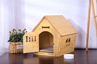 Maison de chat en bois d'intérieur avec coussin en étoile, maison en bois robuste pour chien, espace pour animaux de compagnie avec fenêtres et grande porte