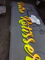 Lettres lumineuses décoratives haut de gamme avec film protecteur, texture raffinée, enseignes lumineuses personnalisées pour devantures de magasins, hôtels