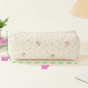 Graziosa Mini Borsa <span class=keywords><strong>Trapuntata</strong></span> per Trucchi, Leggera e Floreale, per Organizzare Cosmetici da Viaggio (Piccoli Fiori) - Product Image 4