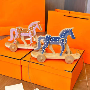 พวงกุญแจไม้ไผ่รูปม้าเพกาซัสขนาดเล็ก งานฝีมือสไตล์อาร์ตเดโคแบบยุโรป ลายสัตว์  ตกแต่งบ้าน  ติดผนัง  รับทำโลโก้ตามสั่ง - Product Image 1