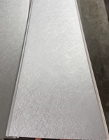 Plaque de marbre en PVC avec revêtement UV et surface imperméable pour l'installation murale dans les cuisines, salles de bain et zones à forte humidité