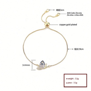 Pulsera de Cadena Ajustable de Latón Chapado en Oro con Dijes de Mariposa, Girasol y Circonita Cúbica, Elegante y Moderna, Regalo de Moda - Product Image 5