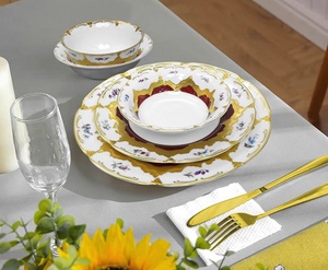 Services <span class=keywords><strong>de</strong></span> <span class=keywords><strong>table</strong></span> en <span class=keywords><strong>porcelaine</strong></span> fine, 40 pièces, <span class=keywords><strong>de</strong></span> luxe royal européen, réutilisables et portables, avec bordure dorée, pour steak et nouilles - Product Image 3