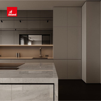 Armoires de cuisine en chêne laqué mat gris clair minimalistes de luxe Alland pour maison contemporaine et villa moderne