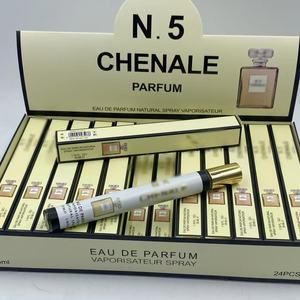 Amber Floral Oriental Eau De Parfum | Notes chaudes de vanille, de <span class=keywords><strong>patchouli</strong></span> et de rose avec éclat d'agrumes | Parfum de luxe longue durée - Product Image 3