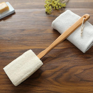 Brosse de bain tendance en pulpe de loofah avec long manche en bois, nettoyant corporel naturel pour le dos, accessoire de salle de bain remplaçable - Product Image 4