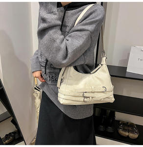 Nuevo Bolso de Hombro de PU de Gran Capacidad para Mujer, Bolso Tote de Moda con Forro de Poliéster Casual y Duradero - Product Image 4