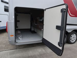 LA MEJOR OFERTA Autocaravana de Lujo BURSTNER ELEGANCE 910 G RHD Usada a Bajo Precio Sin Opiniones Todavía - Product Image 3