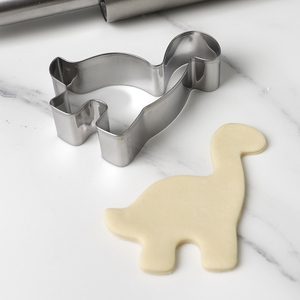 Juego de 3 Cortadores de <span class=keywords><strong>Galletas</strong></span> de Acero Inoxidable con Forma de Dinosaurio, Ecológicos y Aptos para Lavavajillas, con Diseño de T-Rex, Brontosaurio y Huella de Dinosaurio para Niños - Product Image 2