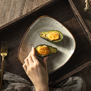 Assiettes et plats en céramique JQY, vaisselle artisanale irrégulière, assiettes de restaurant, assiettes rustiques, assiettes en porcelaine en gros - Product Image 3