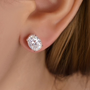 Orecchini FOXI in Argento Sterling 925 con Diamante Moissanite Ovale da 1,5 Carati, Montatura a 4 Griffe, Chiusura a Vite - Product Image 4