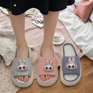 <span class=keywords><strong>Chaussons</strong></span> d'intérieur en lin respirant pour femmes |   Semelle épaisse antidérapante toutes saisons |   Vente en gros de 1000 paires |   Usine OEM - Product Image 2