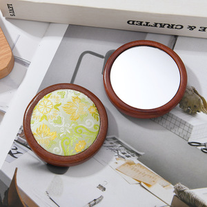 Un nouveau miroir de maquillage portable rond en bois, de style chinois, en brocart Song, exquis et haute définition, pour les filles. - Product Image 2