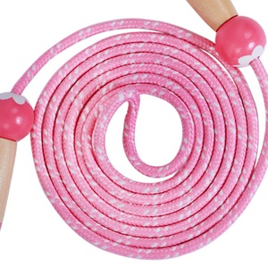 Trẻ em chất lượng cao của <span class=keywords><strong>polyester</strong></span> jump <span class=keywords><strong>rope</strong></span> với tay cầm bằng gỗ đầy màu sắc Bỏ qua dây - Product Image 2