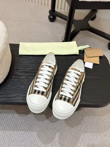 Chaussures en toile de haute qualité avec un design rayé luxueux et tendance. Chaussures de sport à semelles épaisses. Chaussures de marche pour l'été. - Product Image 3