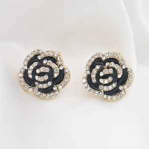 Boucles d'oreilles à clip en forme de rose en strass, plaquées or, boucles d'oreilles en forme de camélia français pour femmes 2021 - Product Image 2
