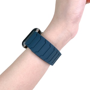 أحزمة ساعات رياضية نسائية إبداعية بالجملة، من الفولاذ المقاوم للصدأ، باللون الأبيض والوردي، سوار ساعة ذكية مغناطيسي من السيليكون - Product Image 5