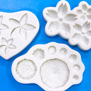 Moules en silicone pour gâteaux en forme de pétales variés : petites marguerites, fleurs de cerisier, frangipaniers, fleurs artificielles séchées et fondant - Product Image 3