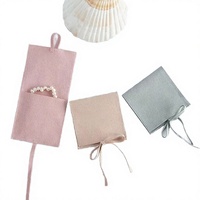 Pochette à bijoux en velours avec logo personnalisé, sac de rangement en microfibre douce, emballage cadeau à cordon pour bagues, boucles d'oreilles, bracelets