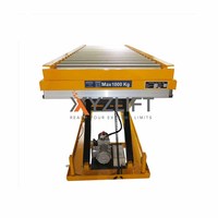 Capacité de charge de marque XYZLIFT 0.5 tonnes convoyeurs à rouleaux télécommandés Table d'ascenseur à ciseaux utilisée dans les marchandises de chargement de quai