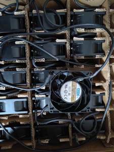 DBPK0938B8MY001 Nuevo Ventilador de Refrigeración Original AVC48V0.80A9038 con Marco de Aluminio Impermeable para Inversor DBPK0938B8MY001 Nuevo Original - Product Image 3