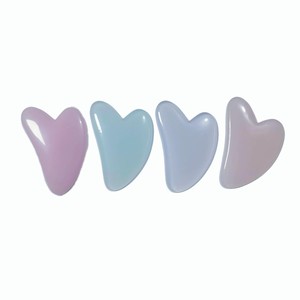 Planche de massage en plastique pour le visage, outil de massage musculaire en forme de cœur en résine Gua Sha - Product Image 2