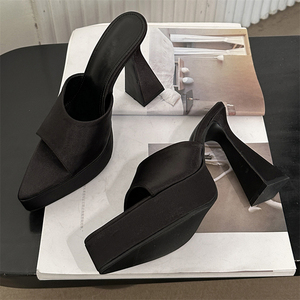 Nouvelles sandales antidérapantes à talons ultra-hauts et épais pour femmes, style européen et américain, idéales pour les fêtes, été-automne 2025 - Product Image 3
