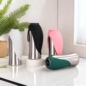 ขวดน้ำสแตนเลสสำหรับสุนัขแบบพกพา 710 มล. ปลอดสาร BPA พร้อมโลโก้สั่งทำพิเศษ เป็นมิตรกับสิ่งแวดล้อม  พร้อมถ้วยน้ำซิลิโคนแบบพลิกกลับได้ รูปทรงใบไม้ สำหรับเดินทางและเดินป่า - Product Image 1