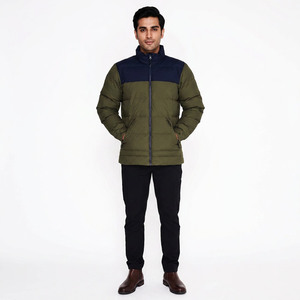 Veste matelassée à capuche pour homme de haute qualité à manches longues avec col montant, logo sur le devant, écologique et respirante pour une utilisation en extérieur - Product Image 1