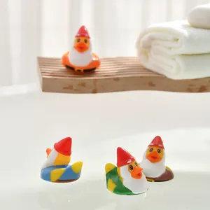 Новый дизайн, индивидуальный логотип, 2-Дюймовая резиновая утка, для ванны, плавающие игрушки для купания, Рождественская утка Санта-Клауса