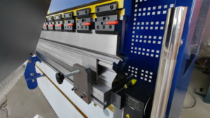 Uitstekende 300ton 4000 Da 53T Hydraulische Persrem Buigende <span class=keywords><strong>Cnc</strong></span> Persremmachine - Product Image 3