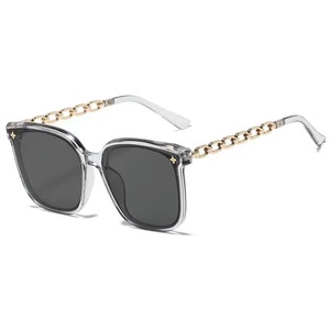 Occhiali da sole da donna di fascia alta in stile UV400 lenti antiriflesso snellente nero rosso montatura PC moda fotografia di strada personalizzata - Product Image 6